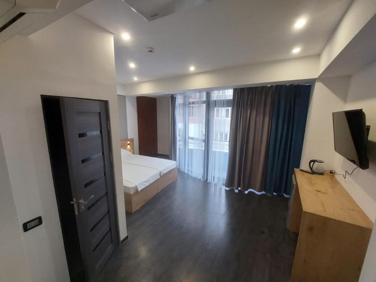 Friendly Hotel Ереван Екстериор снимка
