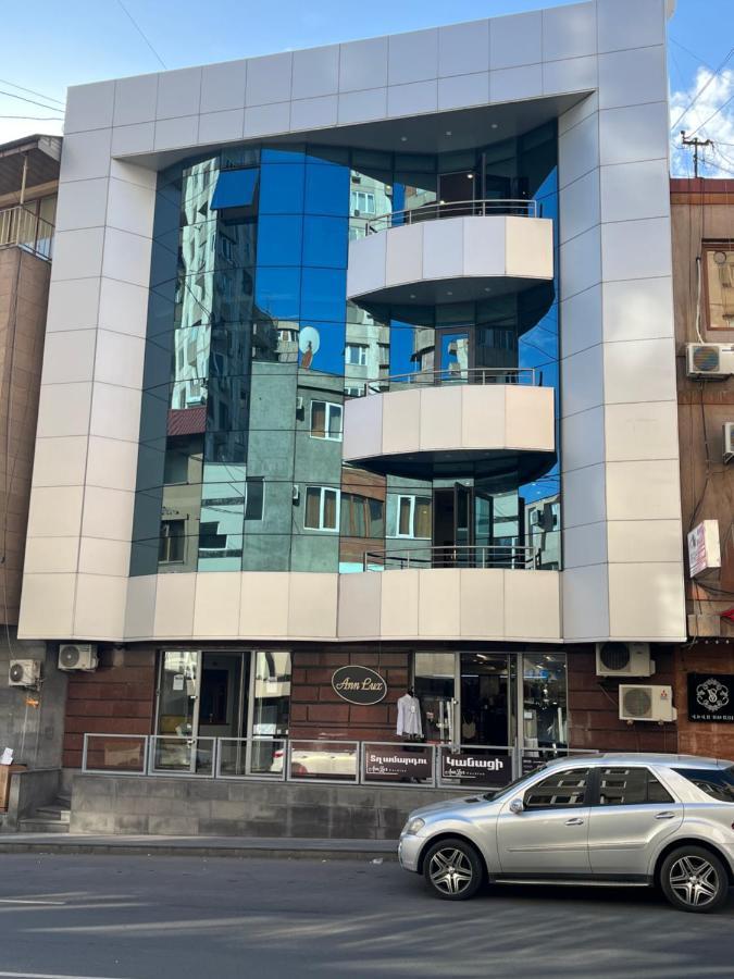 Friendly Hotel Ереван Екстериор снимка