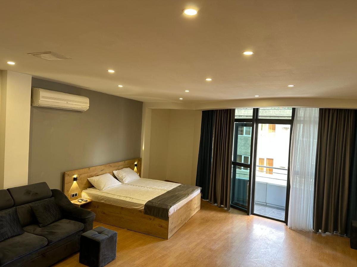 Friendly Hotel Ереван Екстериор снимка
