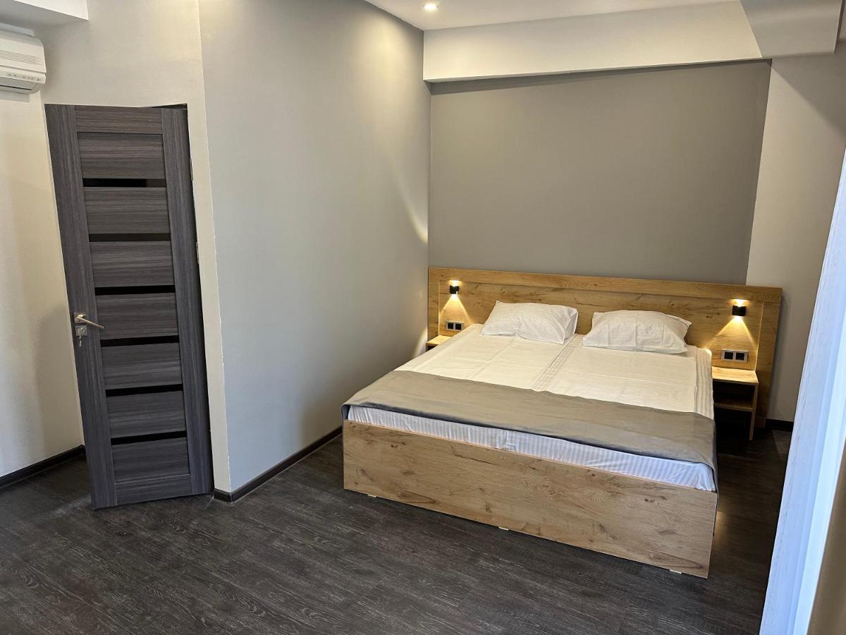 Friendly Hotel Ереван Екстериор снимка