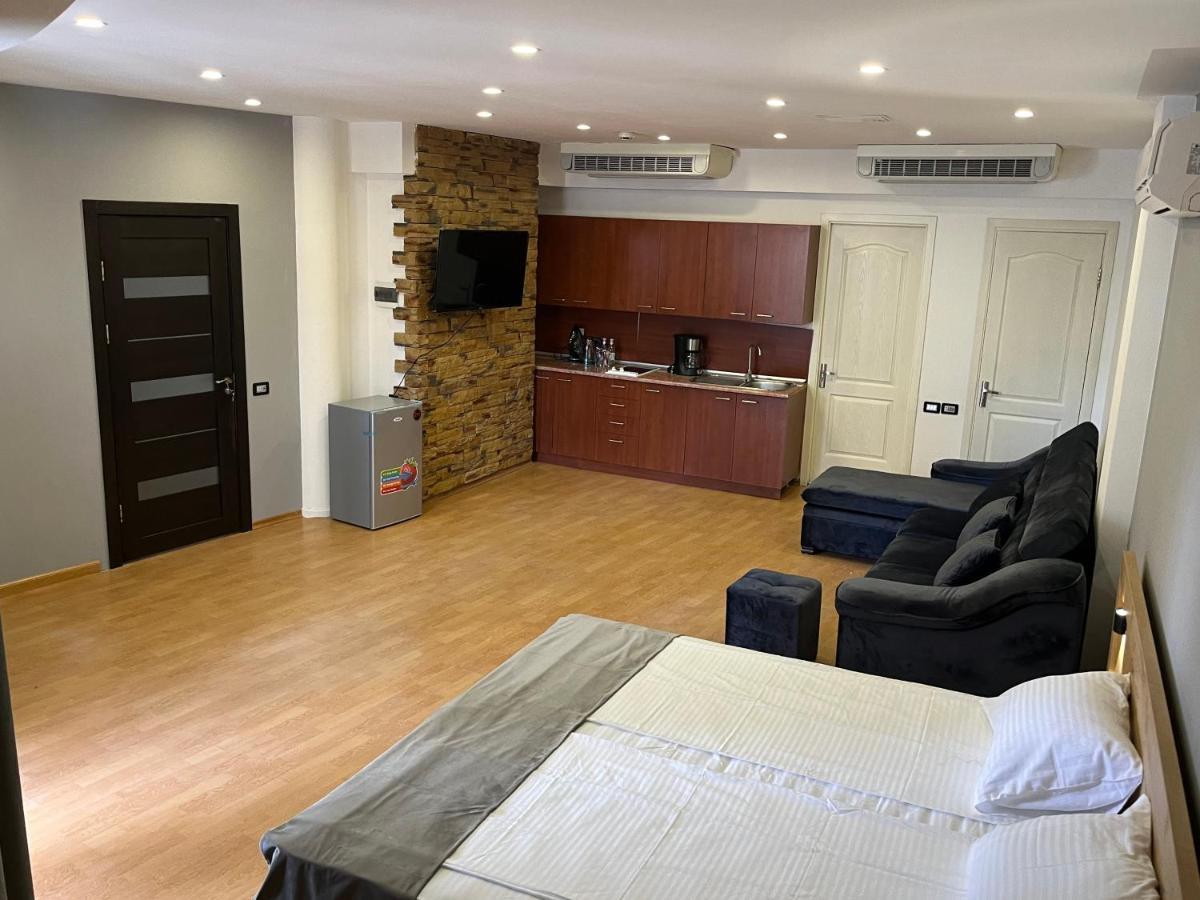 Friendly Hotel Ереван Екстериор снимка