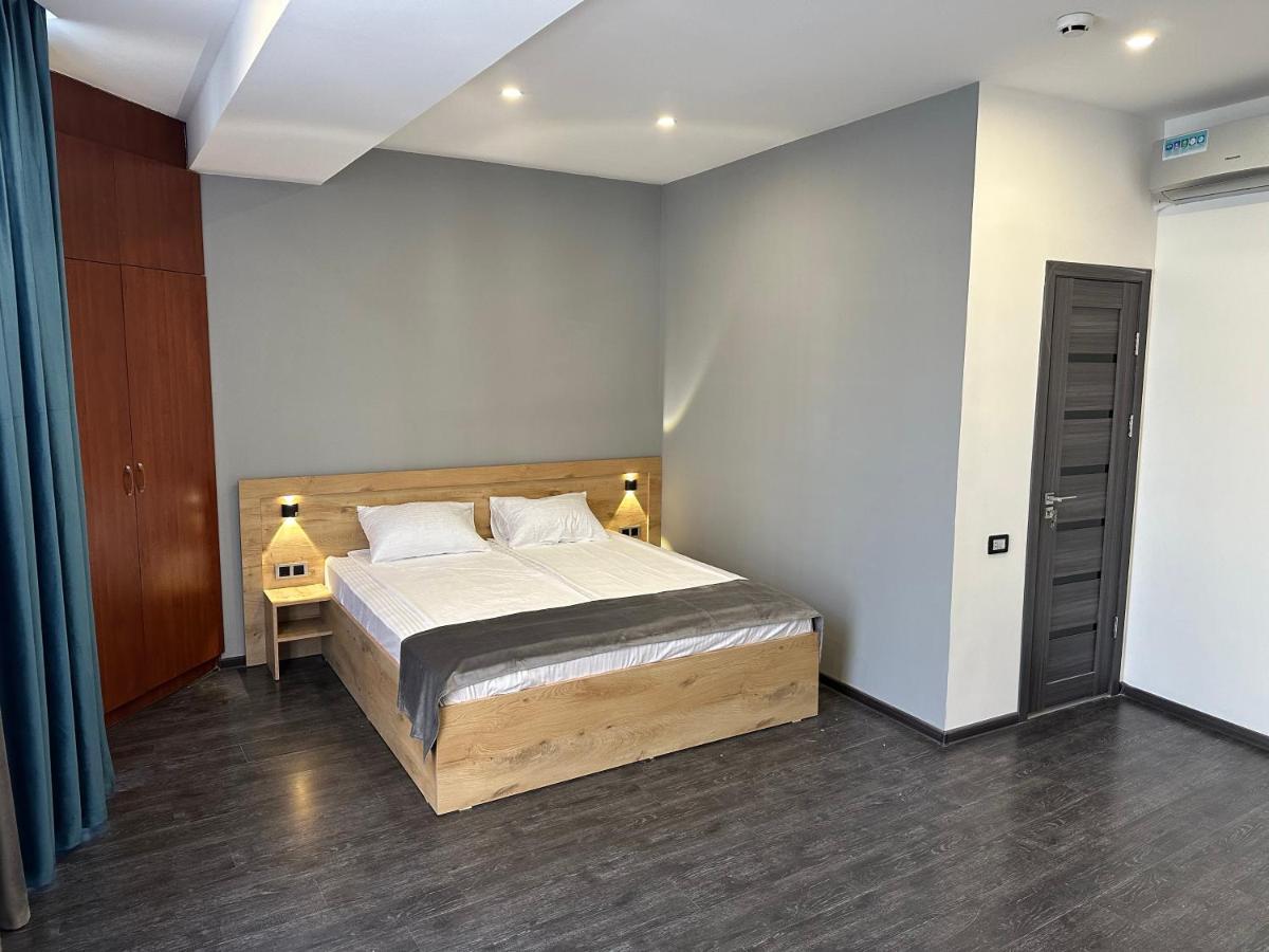 Friendly Hotel Ереван Екстериор снимка
