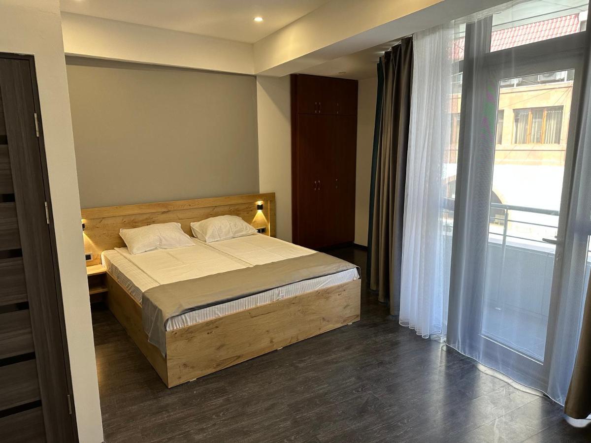 Friendly Hotel Ереван Екстериор снимка