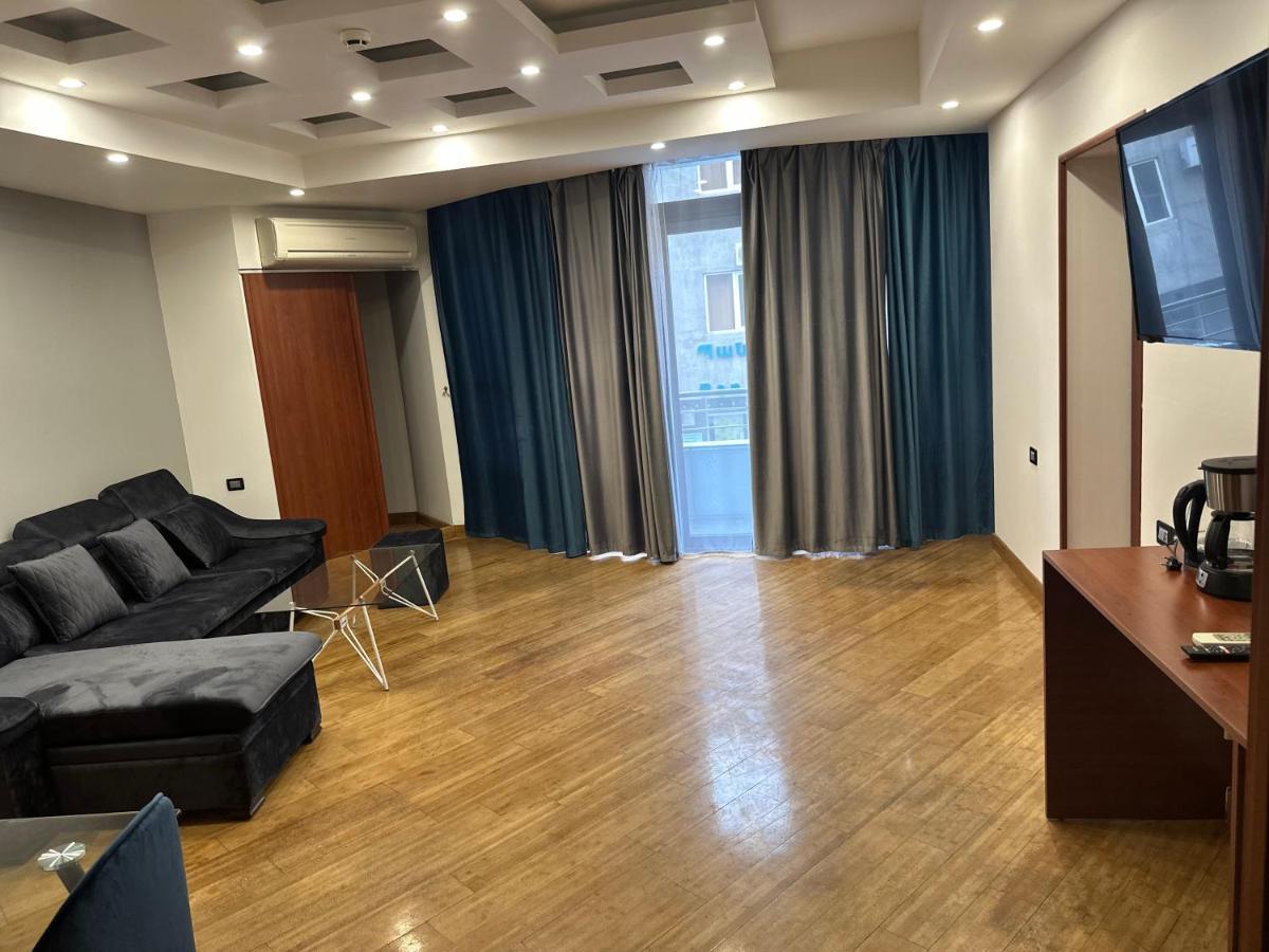 Friendly Hotel Ереван Екстериор снимка